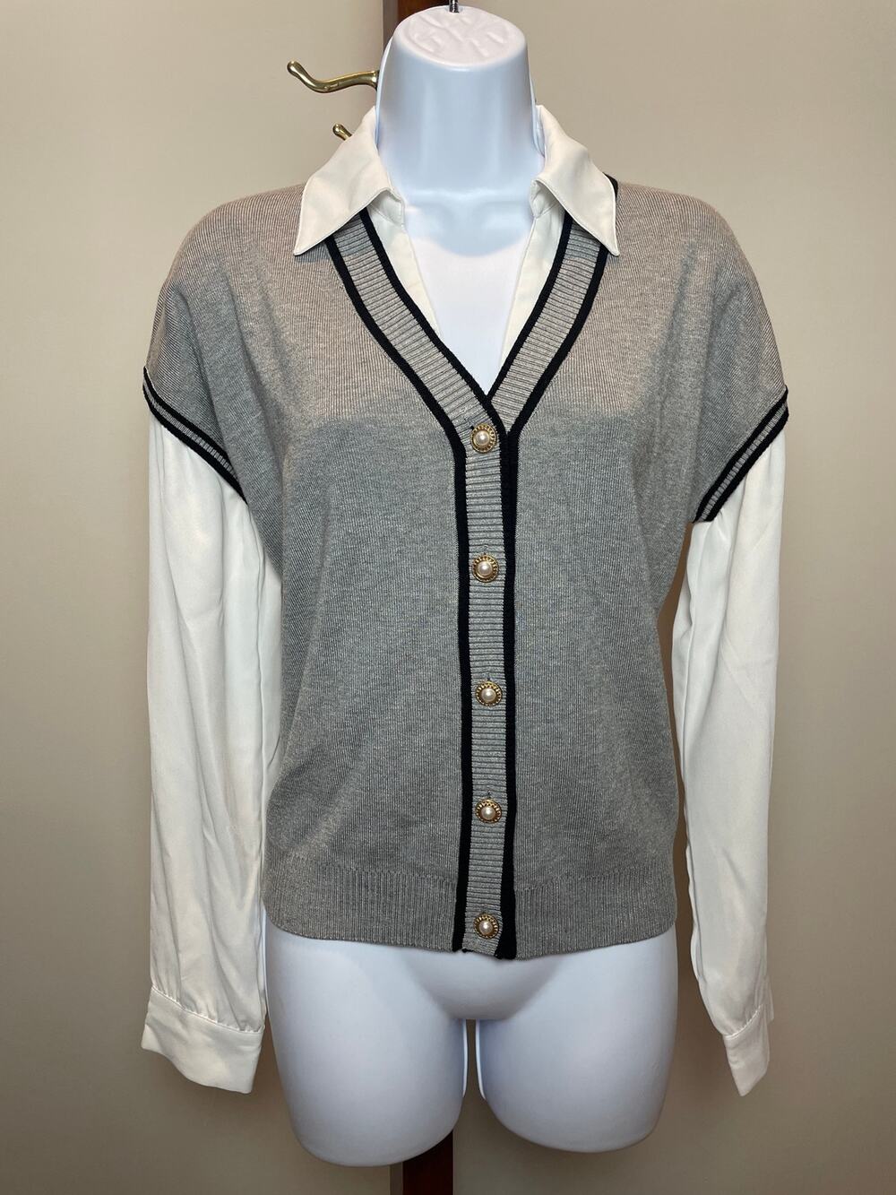 Adrianna Papell Layered Collar Sweater Top Size M Gray White Gold Button